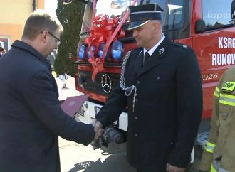 Strażacy z OSP Runowo witają nowy wóz